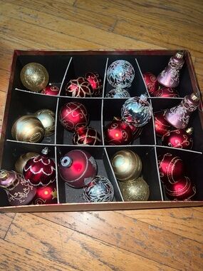 Box of 28 Ornaments